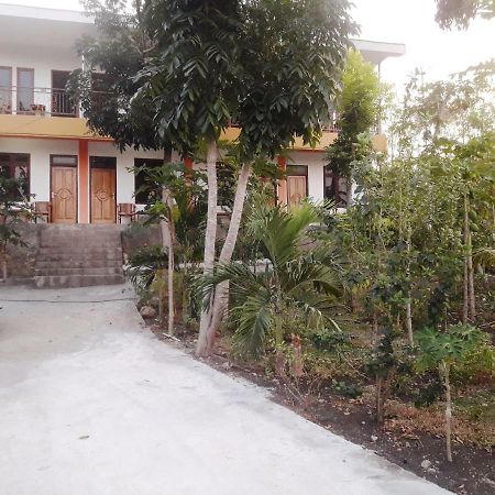 The Teuz B&B Labuan Bajo Esterno foto