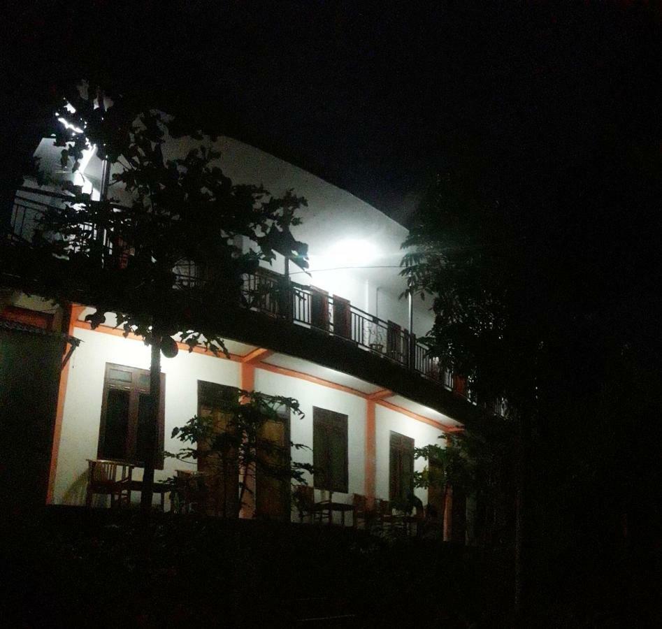 The Teuz B&B Labuan Bajo Esterno foto