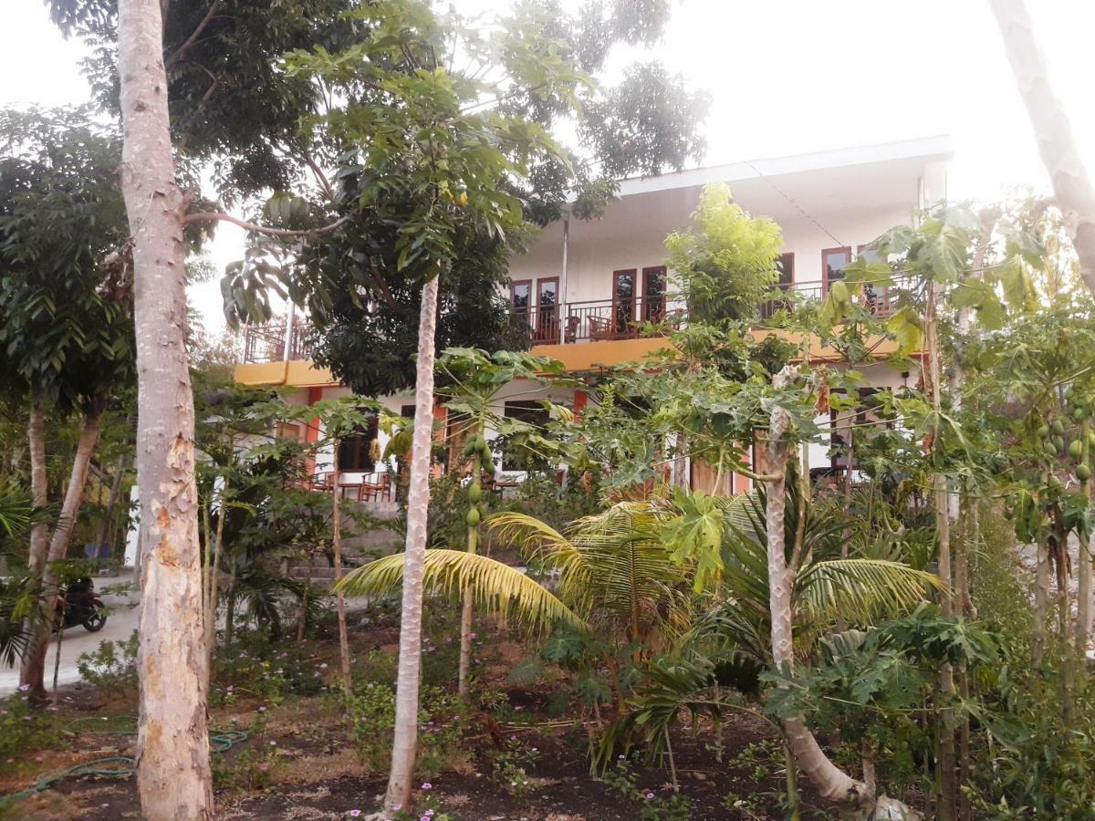 The Teuz B&B Labuan Bajo Esterno foto