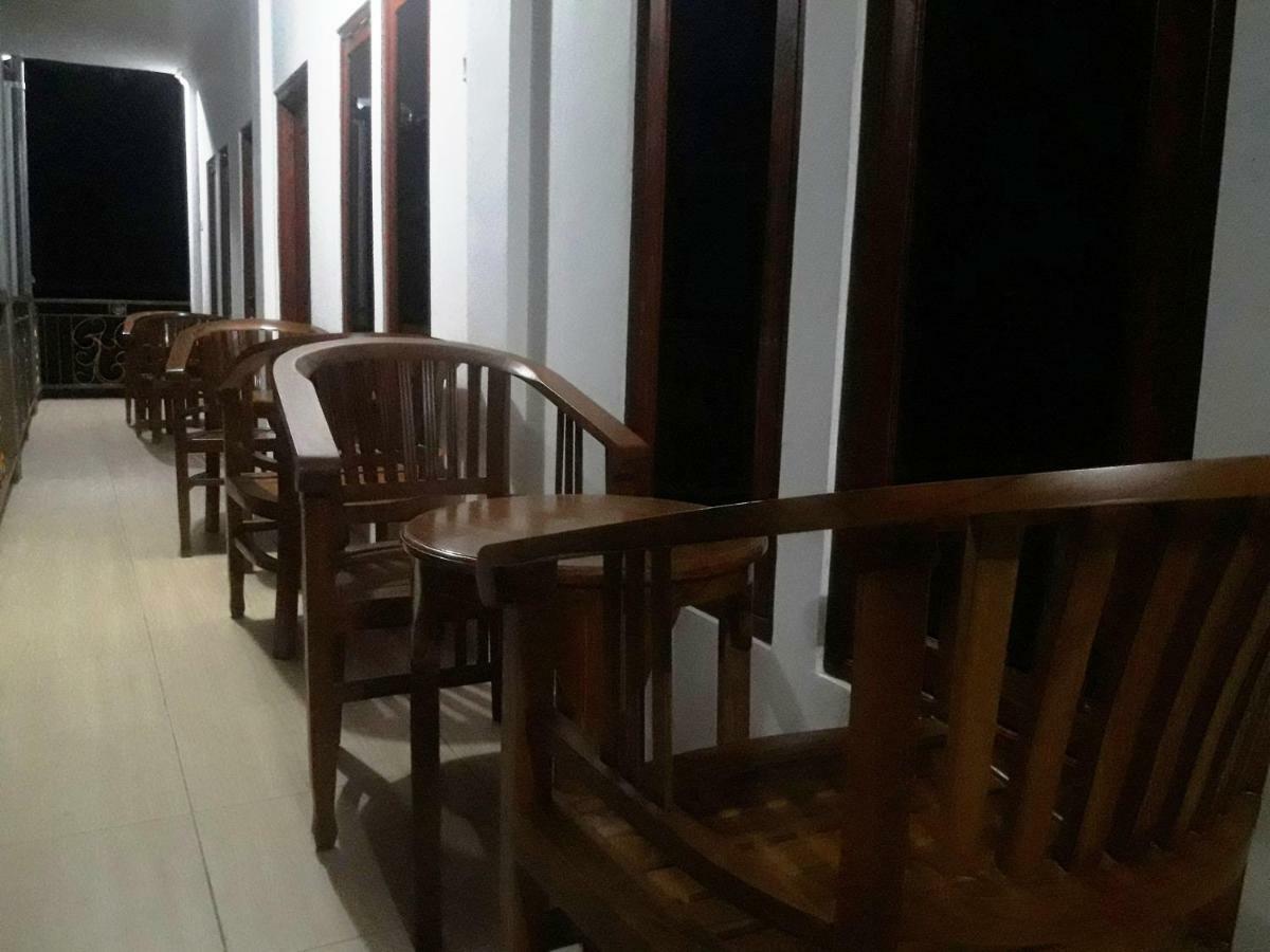 The Teuz B&B Labuan Bajo Esterno foto