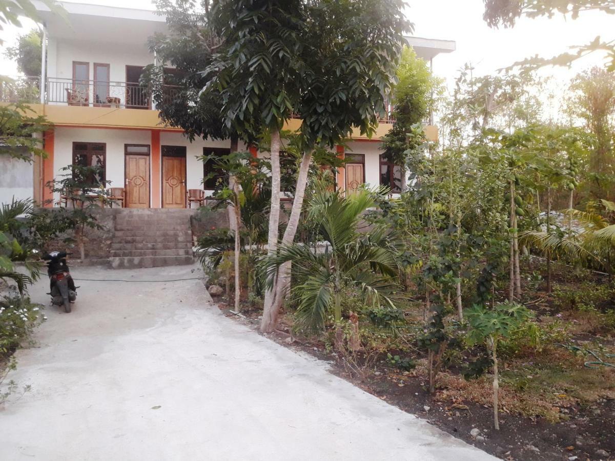 The Teuz B&B Labuan Bajo Esterno foto
