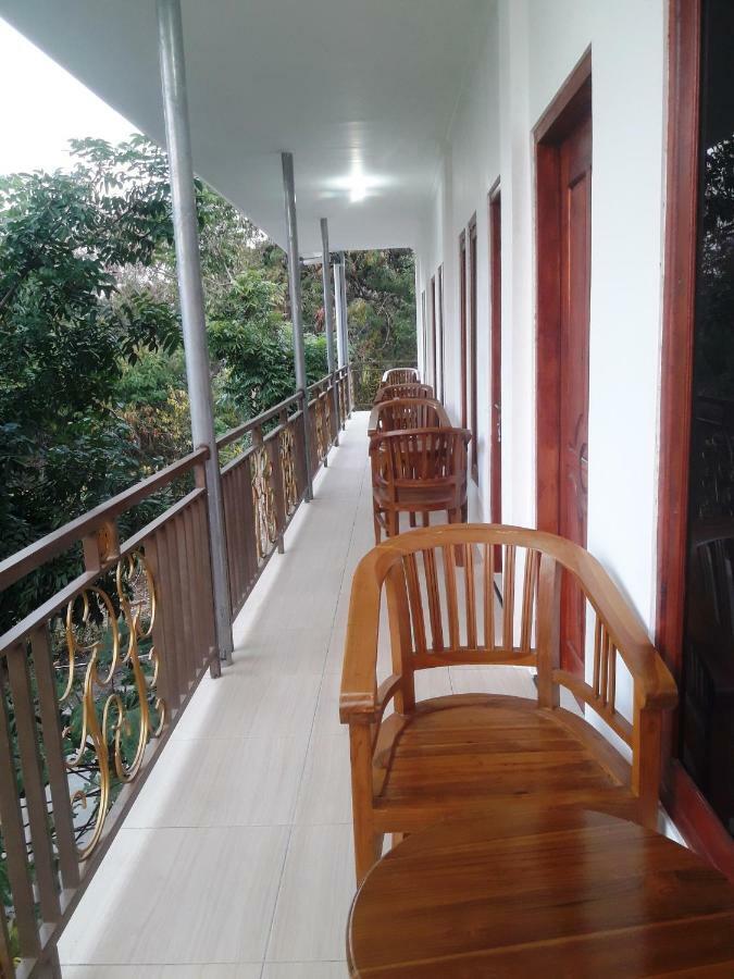 The Teuz B&B Labuan Bajo Esterno foto