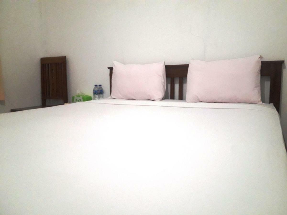 The Teuz B&B Labuan Bajo Esterno foto