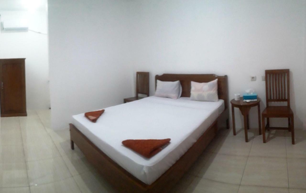 The Teuz B&B Labuan Bajo Esterno foto