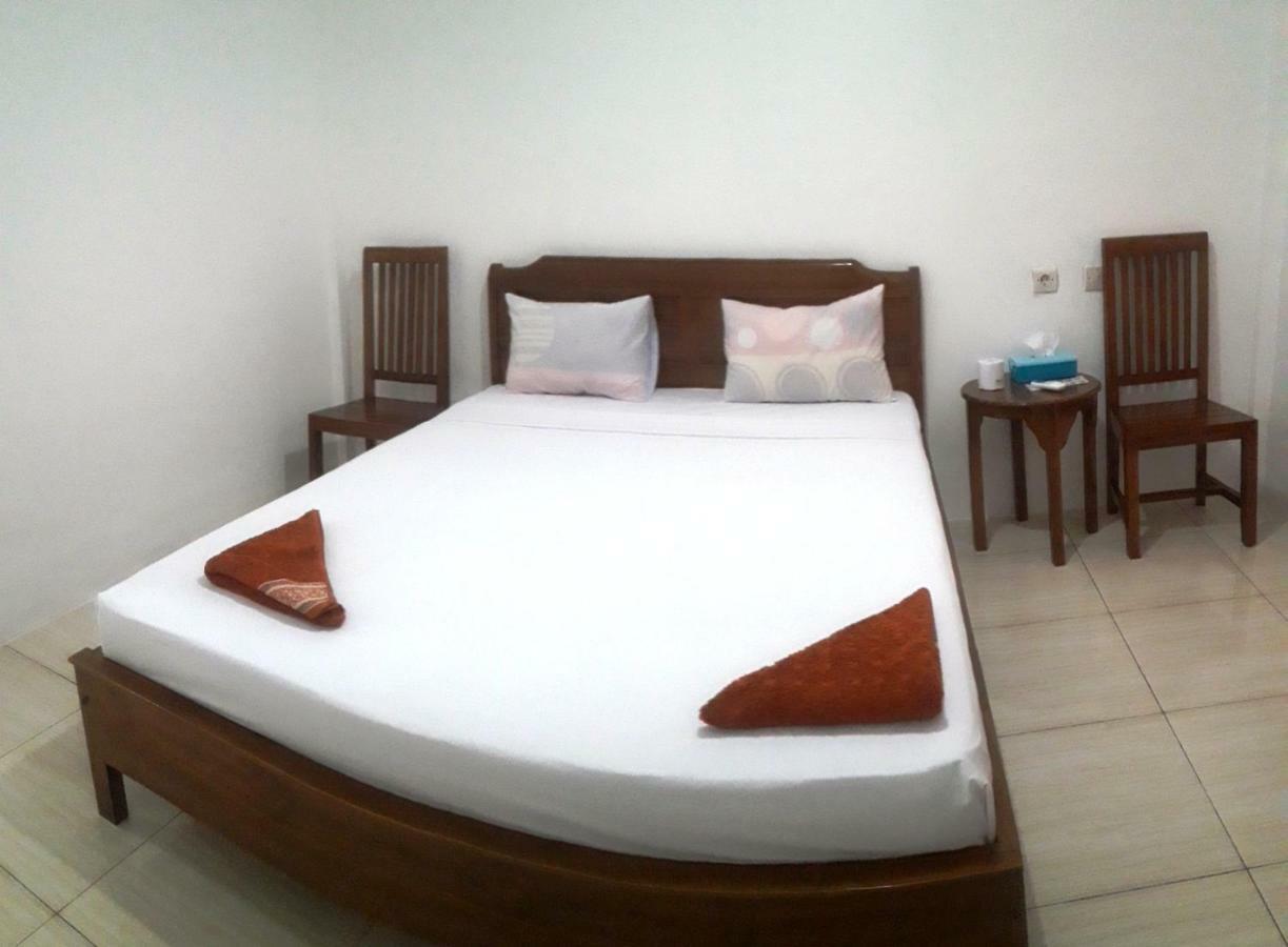 The Teuz B&B Labuan Bajo Esterno foto