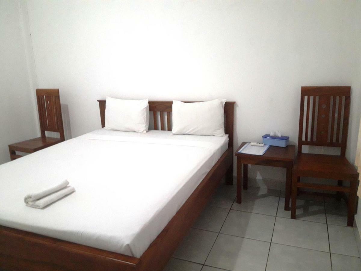 The Teuz B&B Labuan Bajo Esterno foto