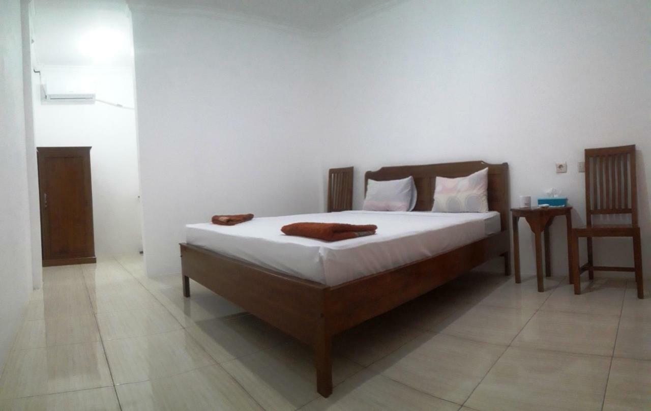 The Teuz B&B Labuan Bajo Esterno foto