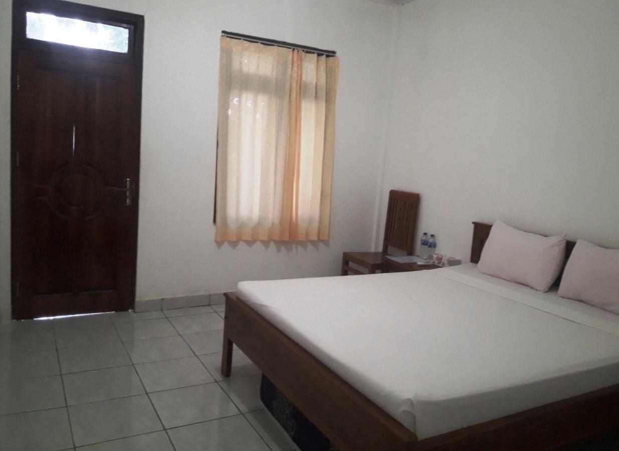 The Teuz B&B Labuan Bajo Esterno foto