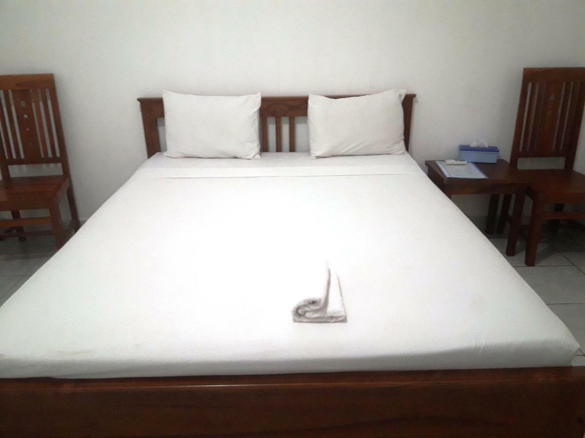 The Teuz B&B Labuan Bajo Esterno foto