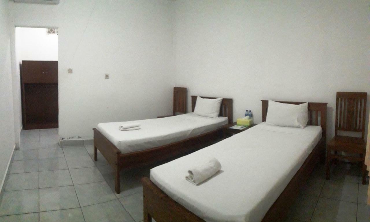 The Teuz B&B Labuan Bajo Esterno foto