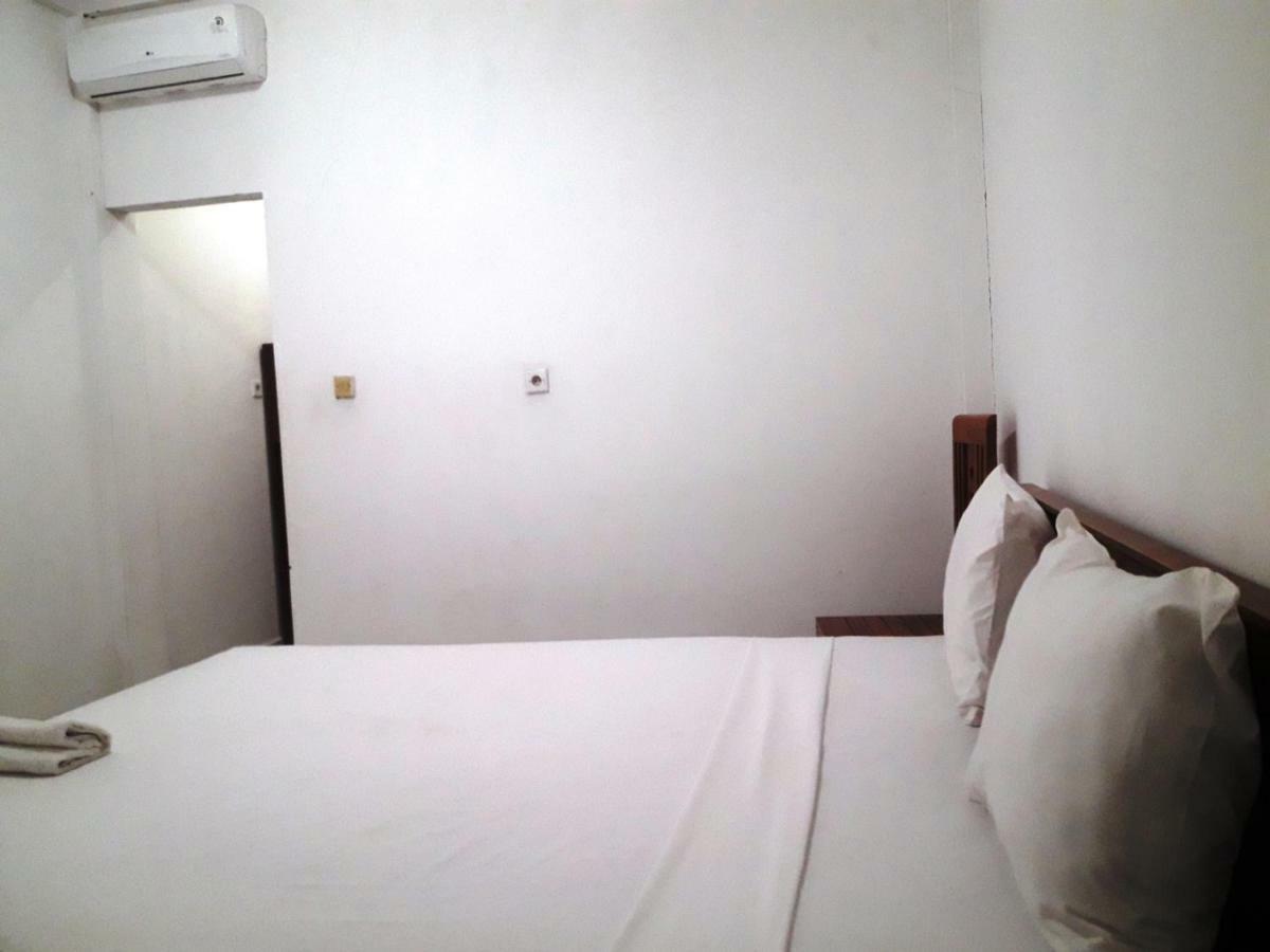 The Teuz B&B Labuan Bajo Esterno foto
